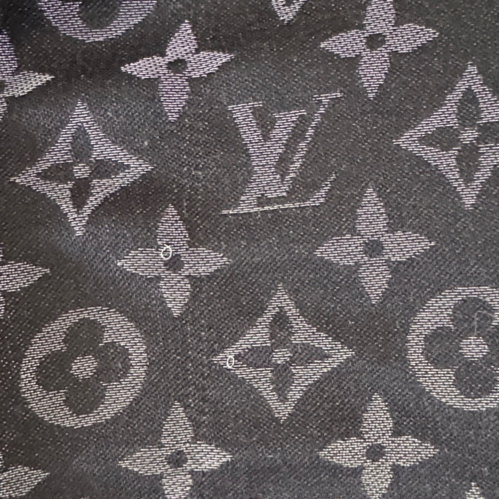 Louis Vuitton Black and Gray Monogram Scarf - Picture 5 of 6